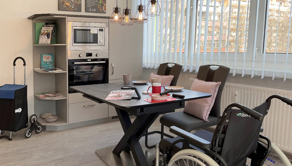 Auf dem Bild ist die barrierefreie Musterwohnung dargestellt. Sie wurde vom Pflegestützpunkt Frankfurt (Oder) eingerichtet.